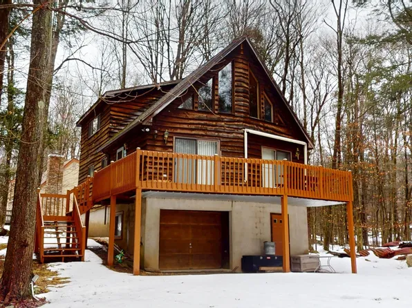 117 Pickerel Ln, Greentown, PA 18426