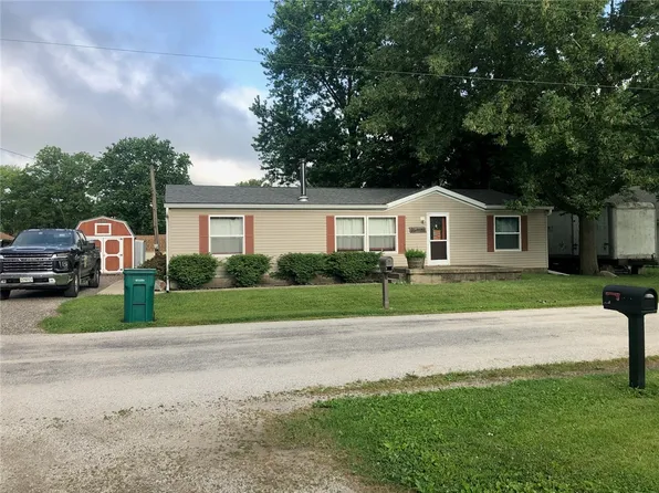 325 Hunt Dr, Dalton City, IL 61925