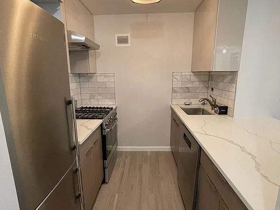 5th image of 30 W 61st St APT 7