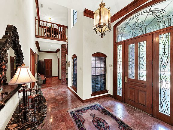 3rd image of 4824 Briargrove Ln