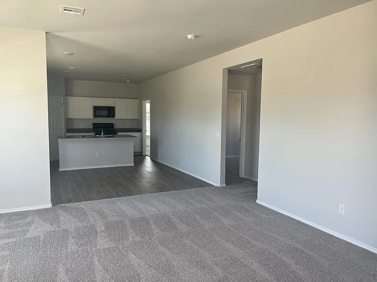 1009 Ichabod Cir — Photo 3