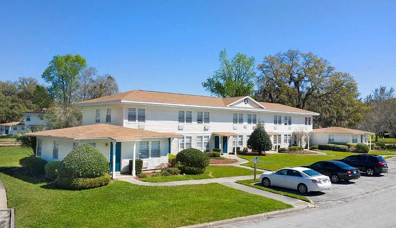 St Johns Landing Apartments — Photo 4