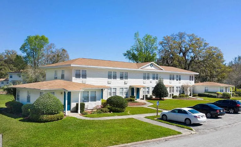St Johns Landing Apartments — Photo 4