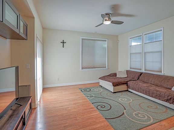 3rd image of 18423 Butterfield Blvd