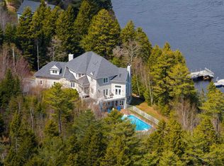 1 Eagle Point Ln, Halifax, NS B3Z 2K8