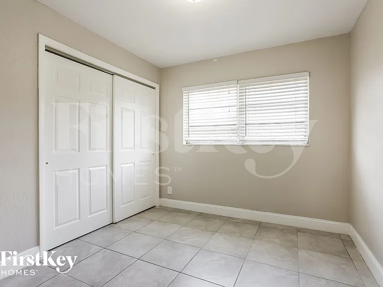 2720 SW 18th St — Photo 13