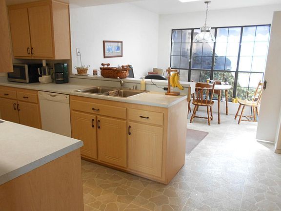 2nd image of 6623 Casa Loma NE