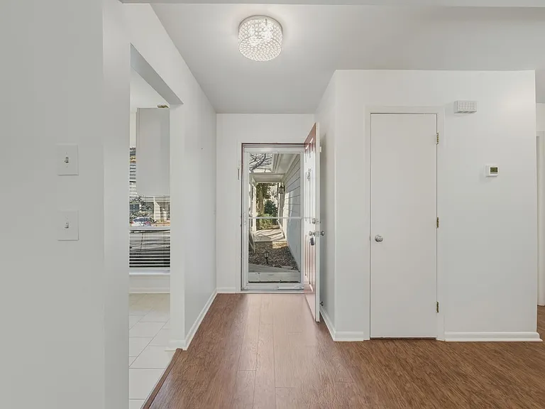 1077 Sardis Cove Dr — Photo 4