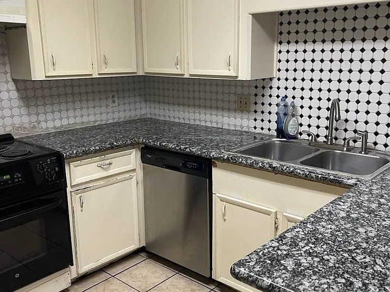 708 Carol Lynn Dr — Photo 1