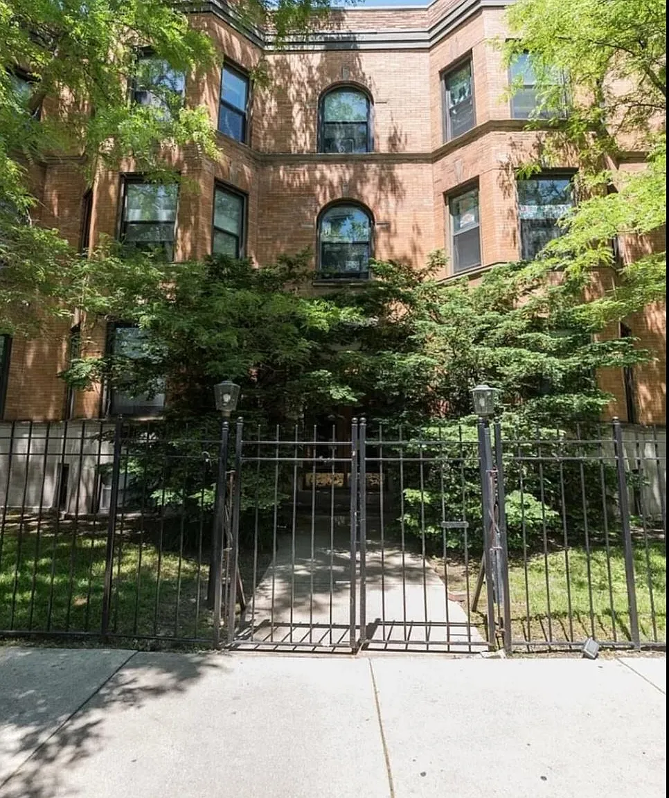 2 bed, 1000 sqft, $2,050 — Photo 2