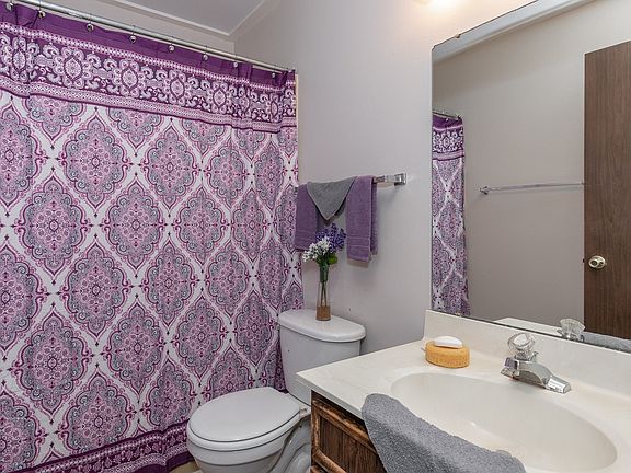 4th image of 905 17th St #8