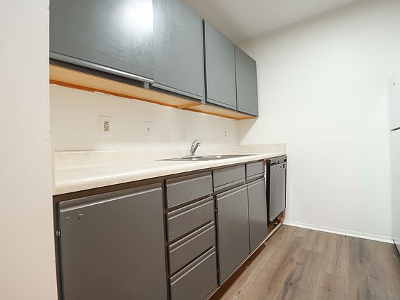4th image of 7110-7122 Jones Cir #7116-04