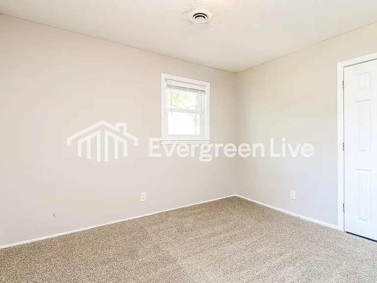 528 Atterbury Dr — Photo 6