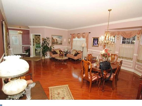 3rd image of 16 Maidenflower Ln