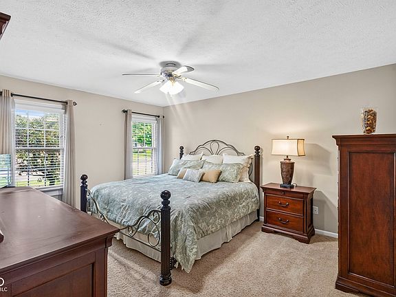 4th image of 866 Westgate Dr