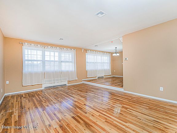 5th image of 74 Caswell Ave