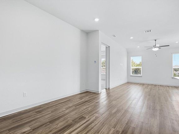 3rd image of 517 Peace Pipe Way