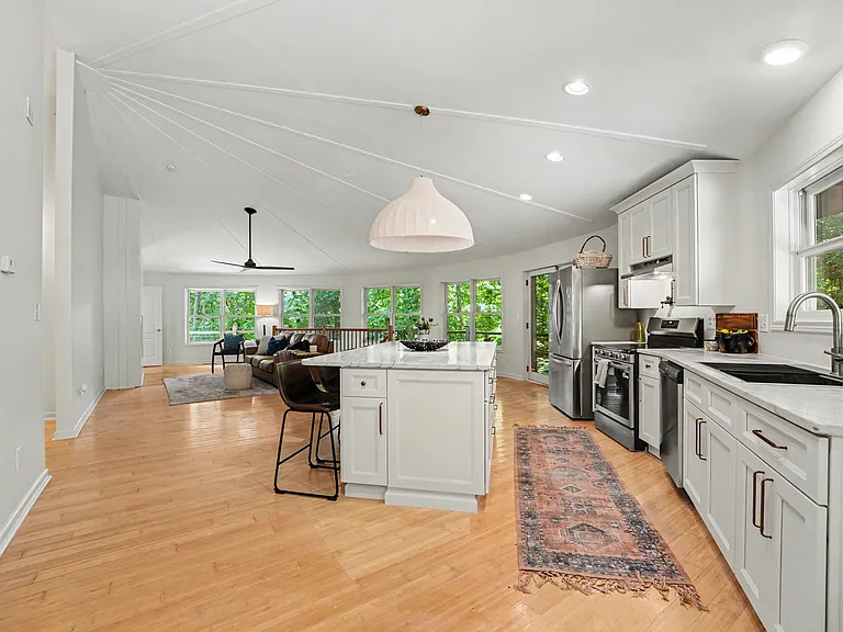 241 Spring Shore Rd — Photo 2