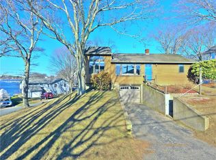 23 Wheatfield Cove Rd, Narragansett, RI 02882