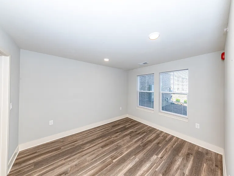 The Caravel Apartments — Photo 12