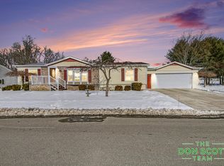 3539 Cloverfield Dr NE, Cedar Springs, MI 49319