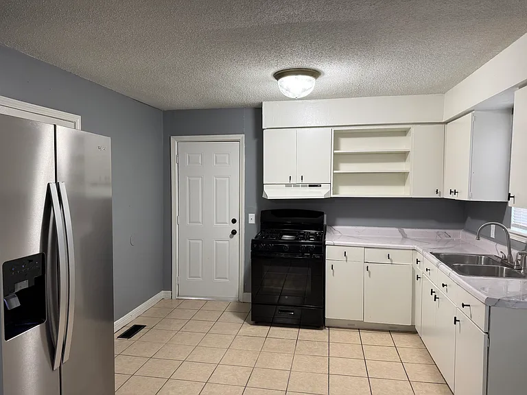 704 Smart St — Photo 3