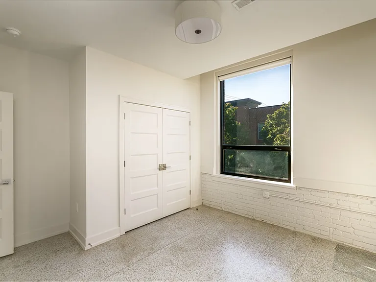 875 Michigan Ave — Photo 40