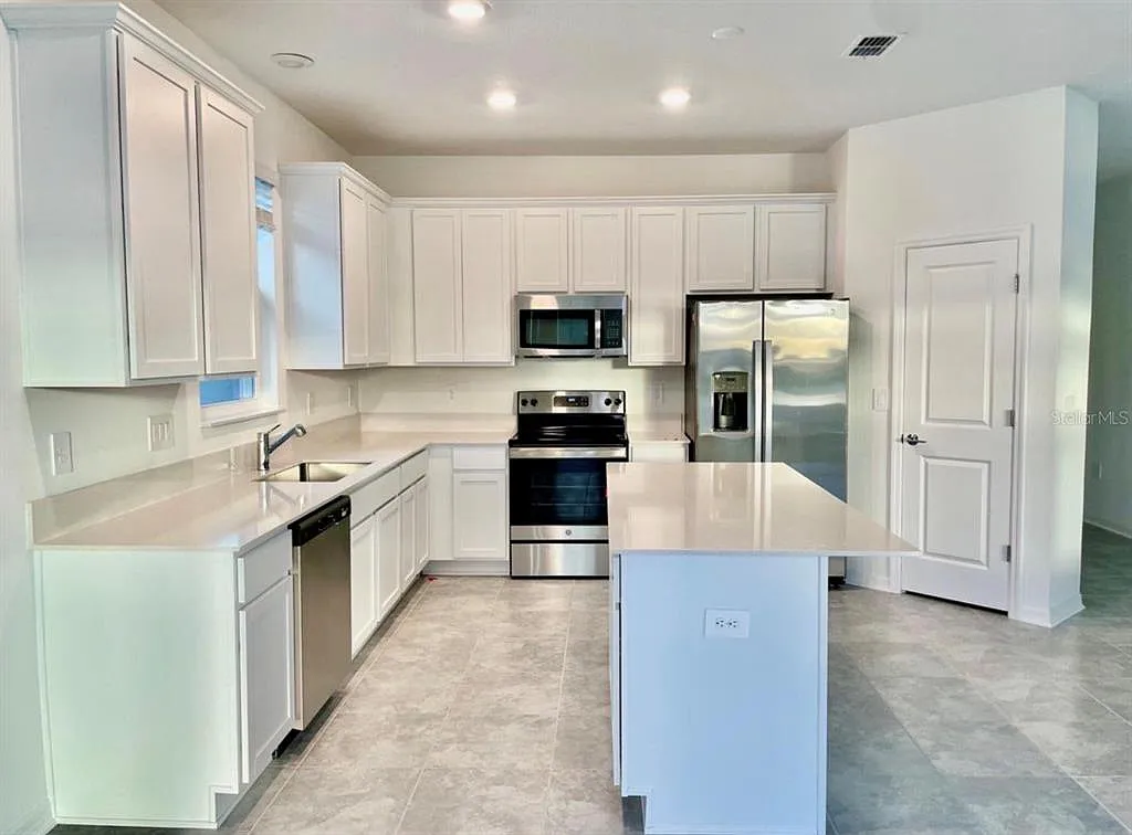 4 bed, 2.0 bath, 1853 sqft, $2,250 — Photo 2