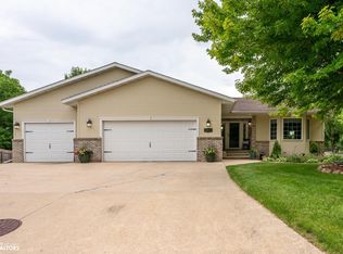 113 Oakview Dr, Forest City, IA 50436