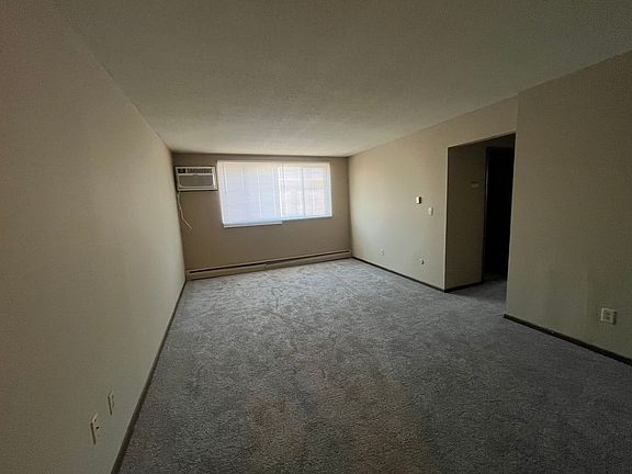 5th image of 83 Arlington Ave W #111