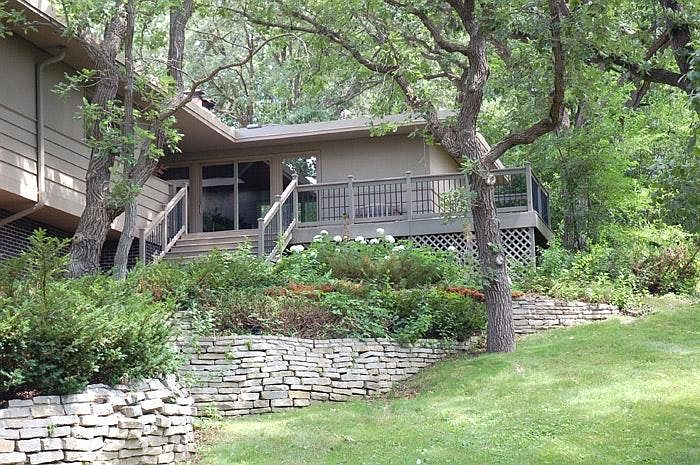 Welcome to fine Edina living!