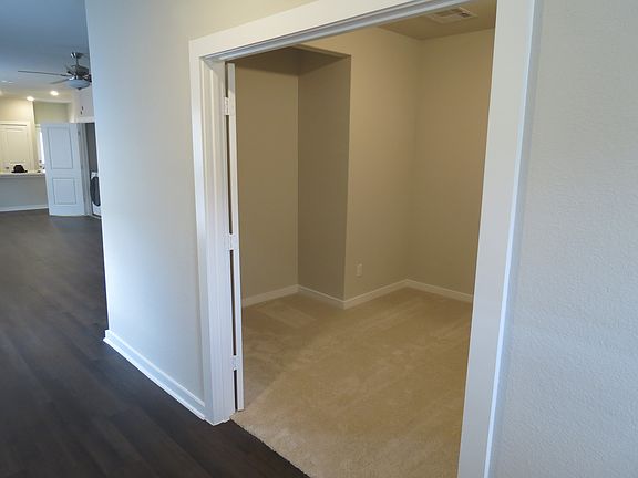 Home office spare room w/double doors