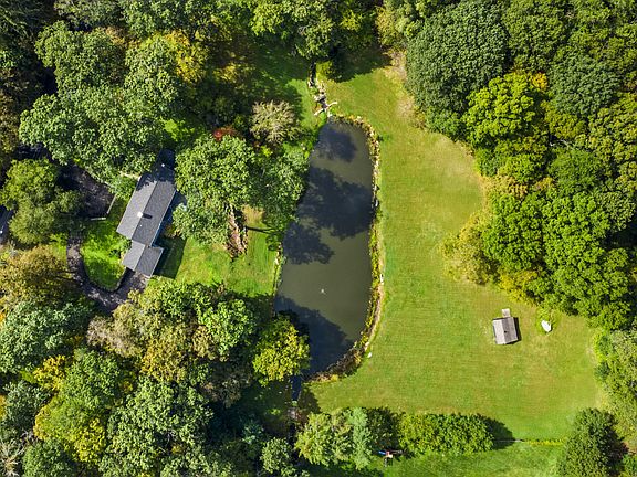 4th image of 29 Hunting Ridge Rd