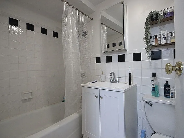 317-319 Bloomfield St #1L — Photo 7