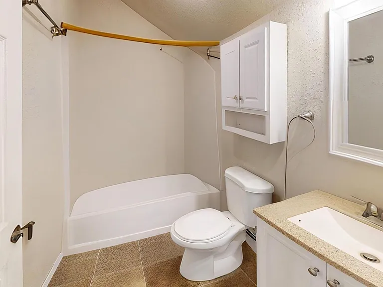 2494 Schutzen St — Photo 14