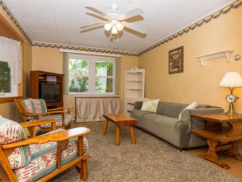 255 4th St, Laurel, NY 11948 Zillow