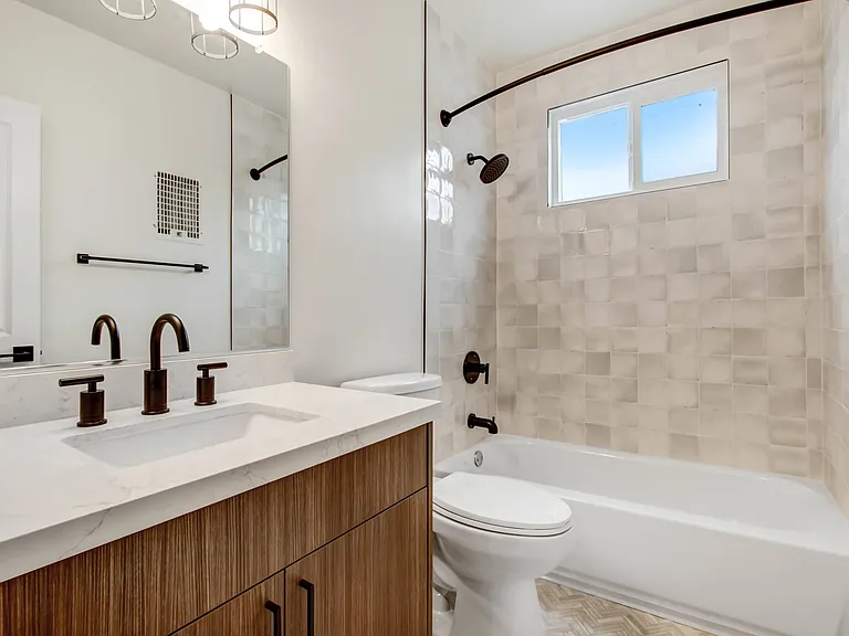 1140 N Ogden — Photo 8