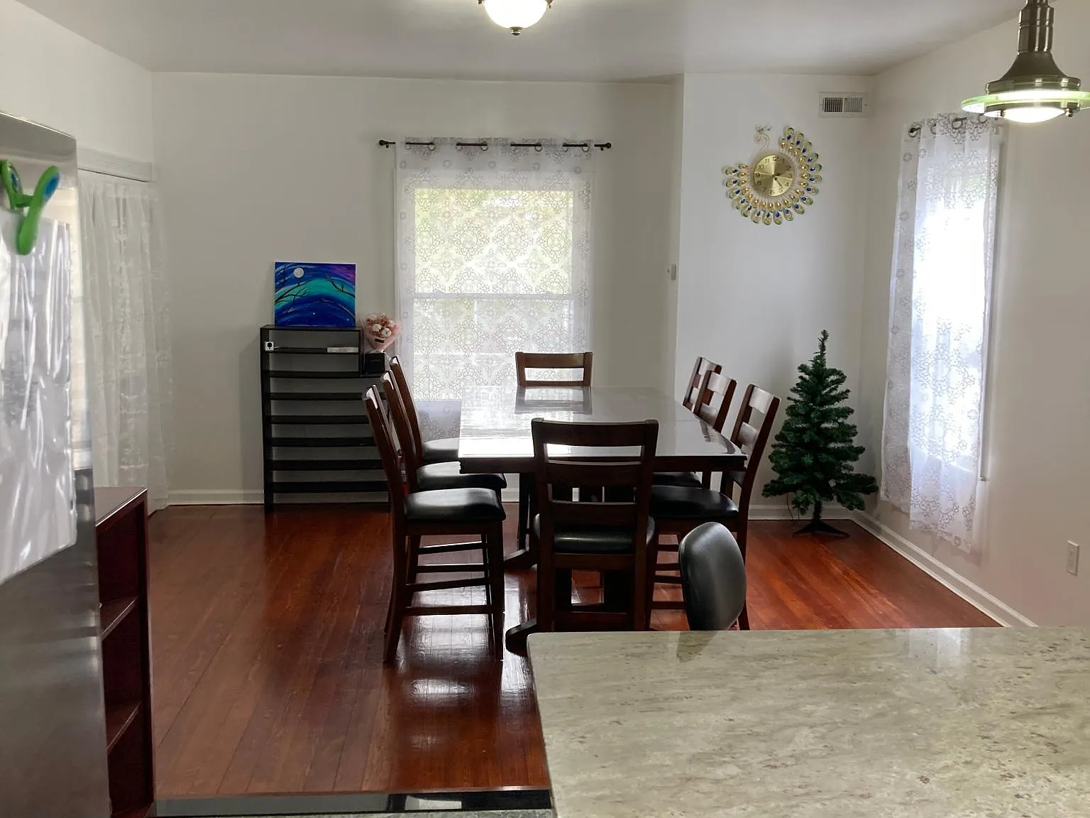 1 bed, 4000 sqft, $1,200 — Photo 3