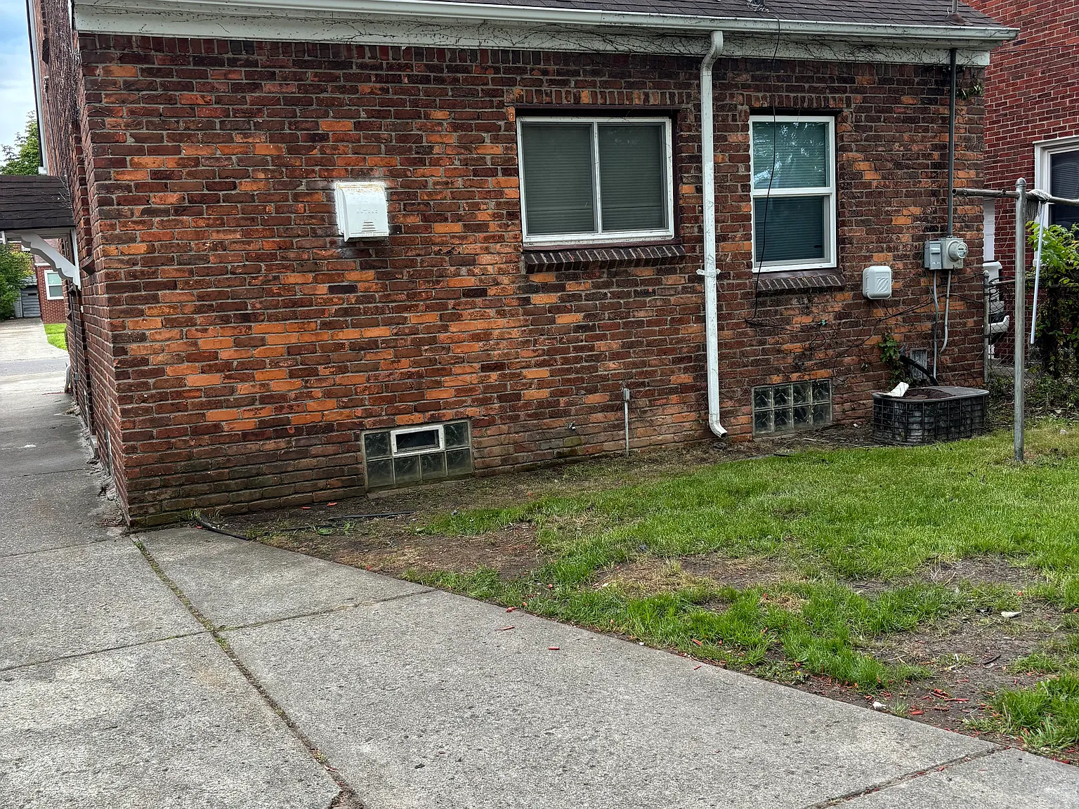 3 bed, 1200 sqft, $1,600 — Photo 3