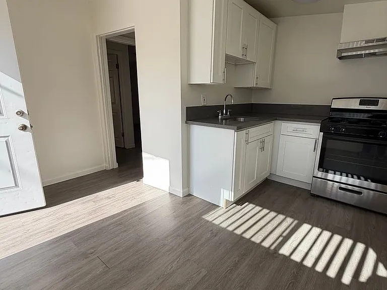 5634 Auckland Ave — Photo 9