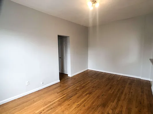 Rented by Realty 2000 Corp | media 27