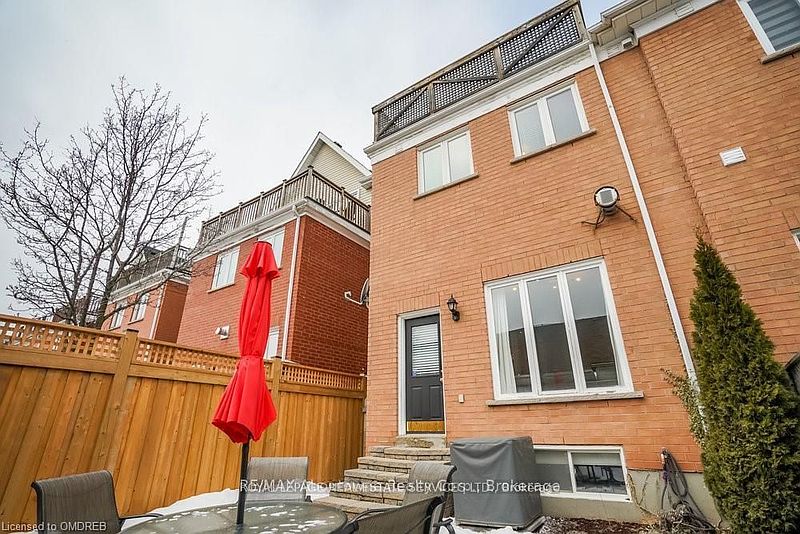 Oakville Townhouse for rent - 4 Bedrooms — photo 19