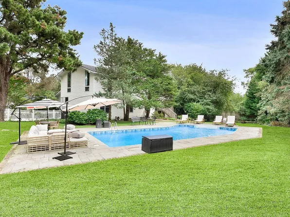 29 Petrel Rd, Southampton, NY 11968