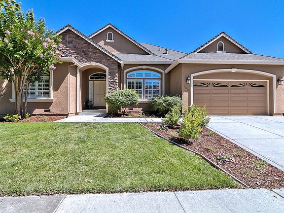 2nd image of 609 Serpentine Ct