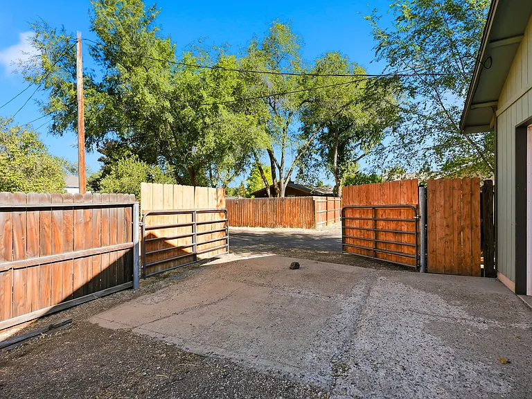 510 NE Quimby Ave #2 — Photo 18