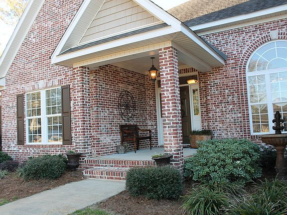 2nd image of 301 Oakwood Dr