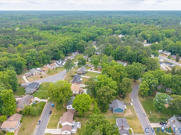 4th image of 301 Norwood Dr