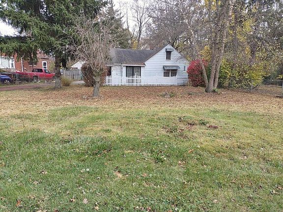 4th image of 2600 Fairport Ave
