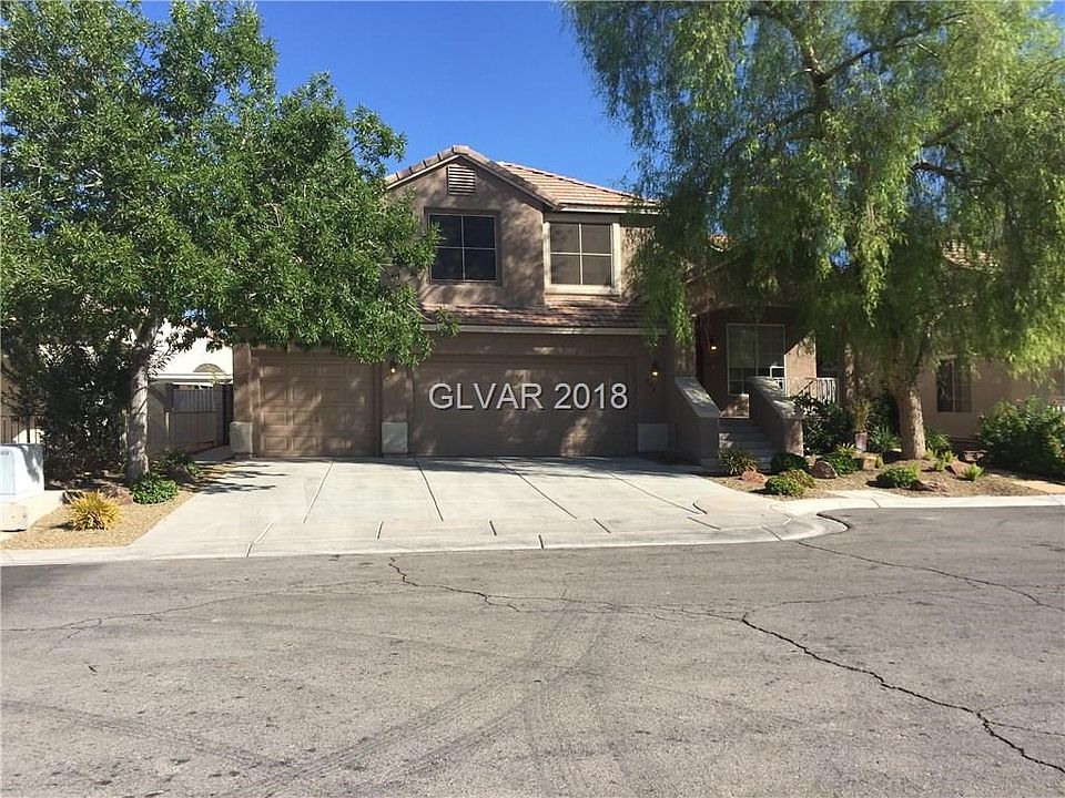 880 Gleamstar. Open front porch. Cul de sac