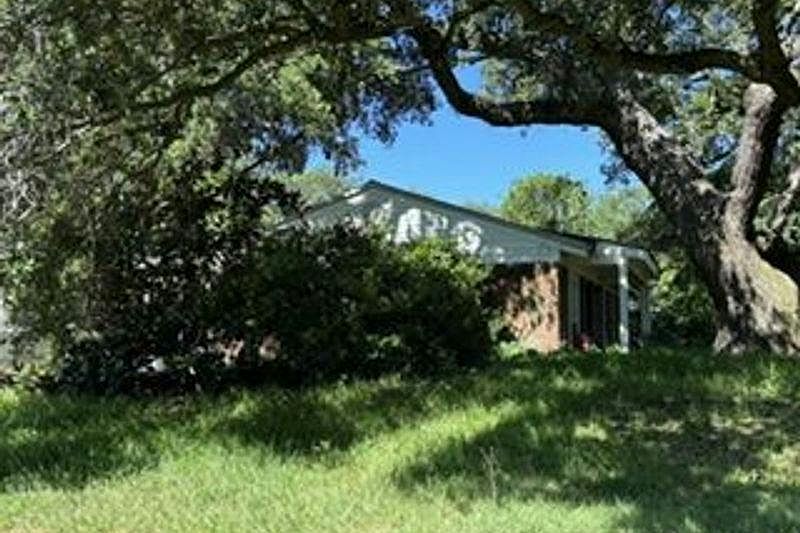 2nd image of 424 Miller Ave